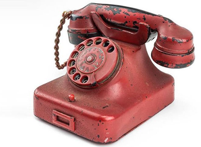 В США выставили на аукцион личный телефон Гитлера