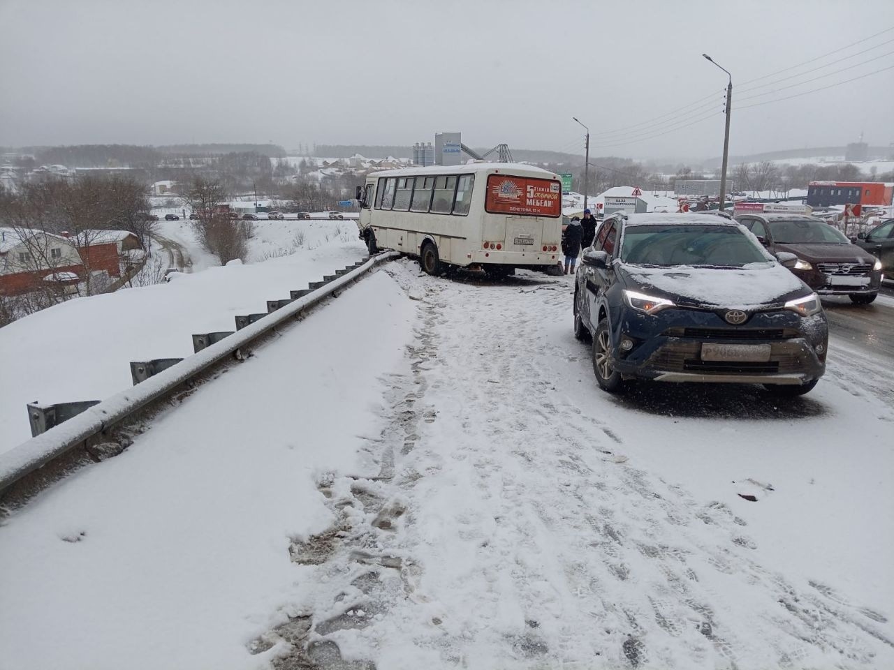 В Нижегородской области в массовом ДТП с автобусом один человек погиб,  шестеро пострадали