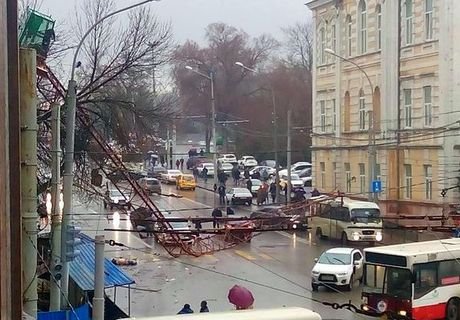 При падении башенного крана в Ростове погиб человек