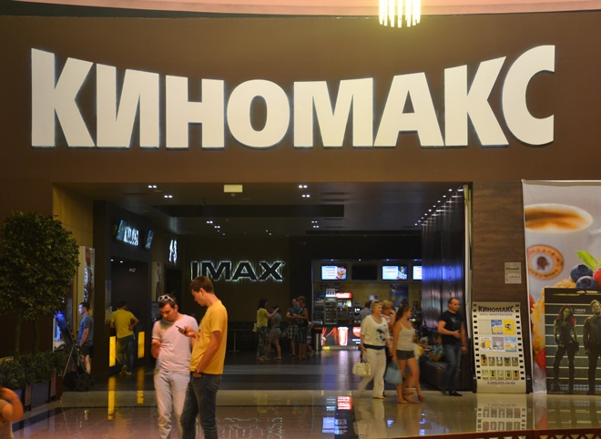 Рязанский «Киномакс» попытался через суд «отстоять» рекламу с обнаженной женщиной и козлом
