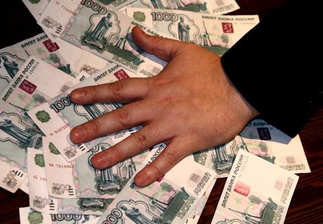 Директора рязанской школы обвинили в присвоении денег