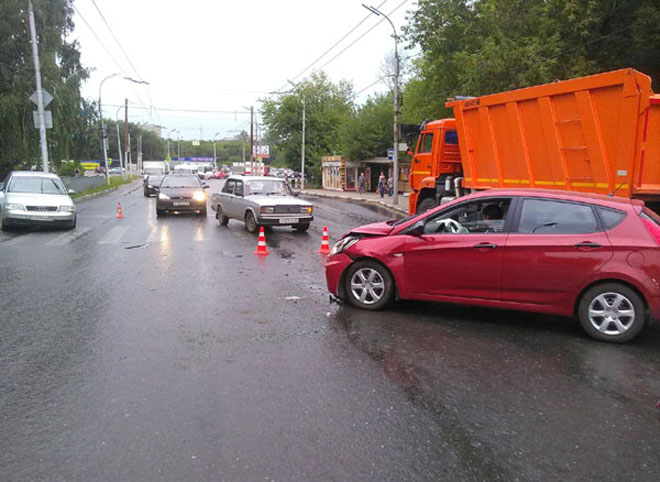 На улице Гагарина столкнулись Hyundai и Audi, пострадали трое