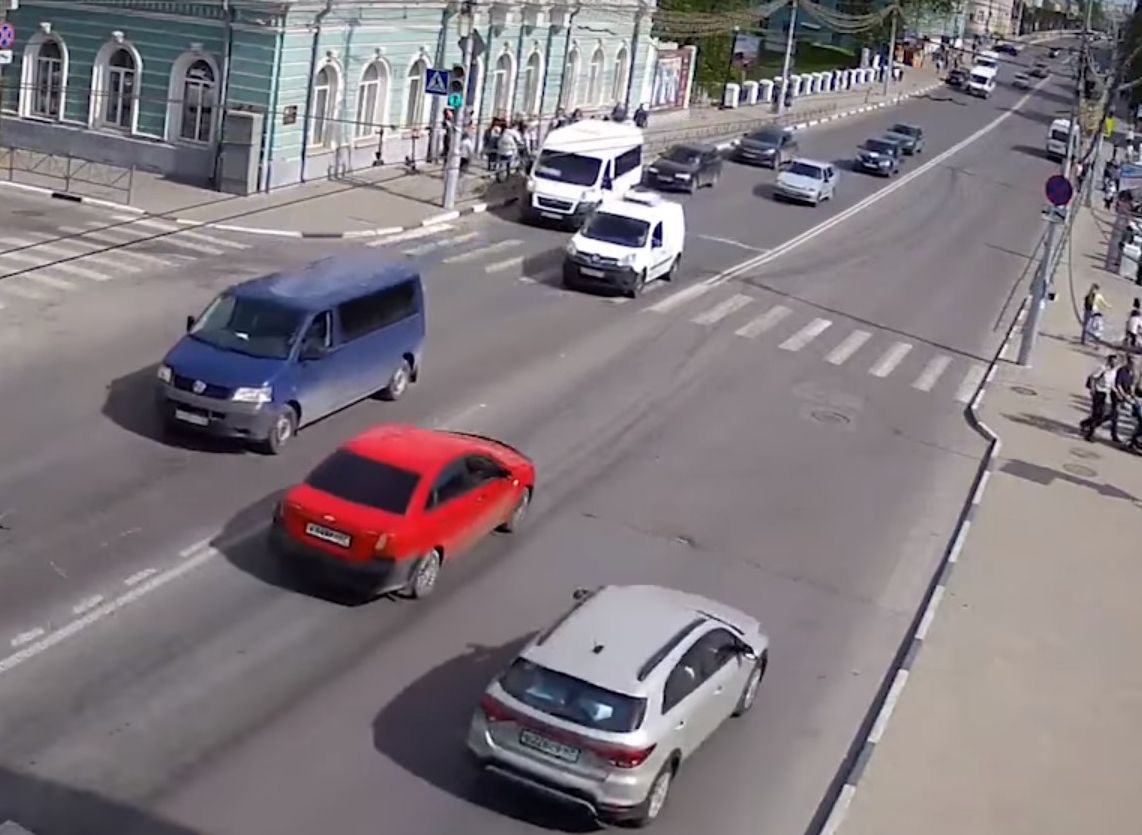 Странное ДТП с маршруткой в центре Рязани попало на видео