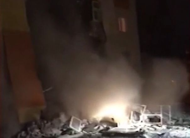 У взорвавшегося под Белгородом дома рухнула еще одна стена (видео)
