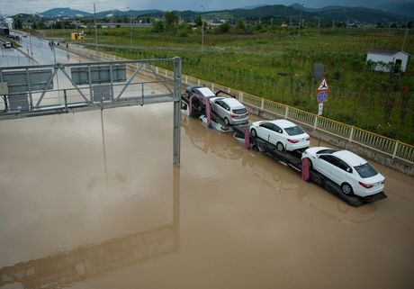 В Сочи введен режим ЧС из-за наводнения