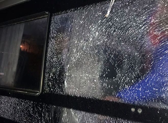 Неизвестные обстреляли в Башкирии автобус с хоккеистами