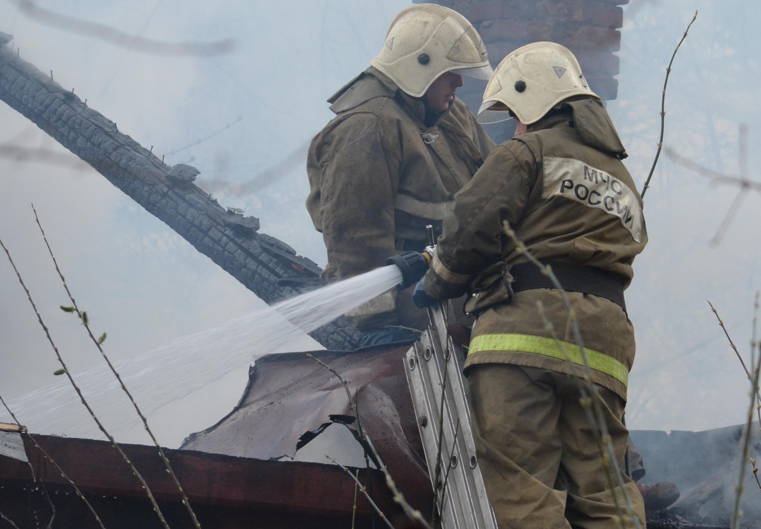 Пожарные спасли хозяина квартиры на улице Зубковой