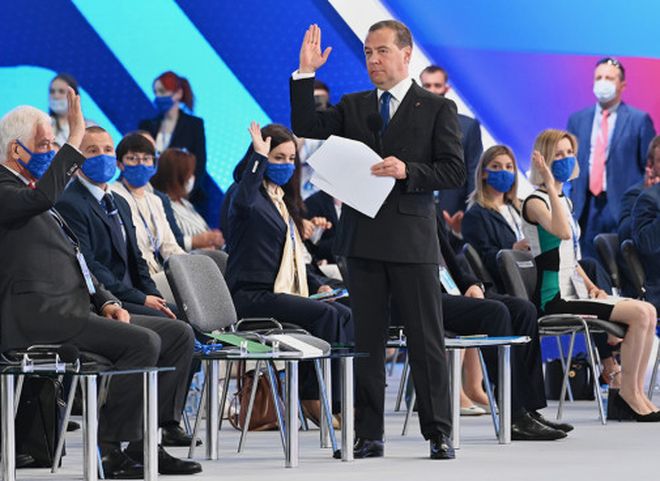 Путин не назвал Медведева в числе пятерых лидеров списка «Единой России»