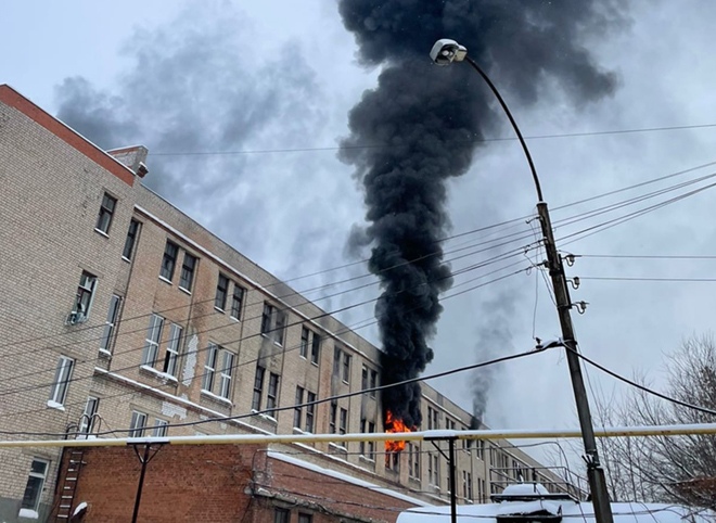 В МЧС рассказали о пожаре на территории бывшего завода САМ
