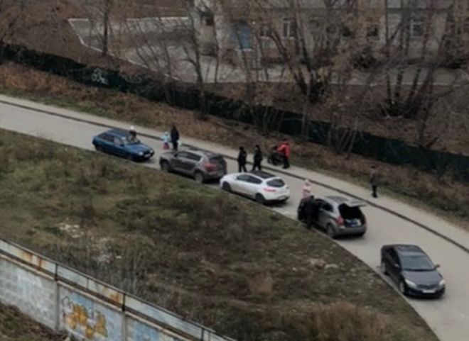 Полиция: на улице Крупской повреждены четыре автомобиля