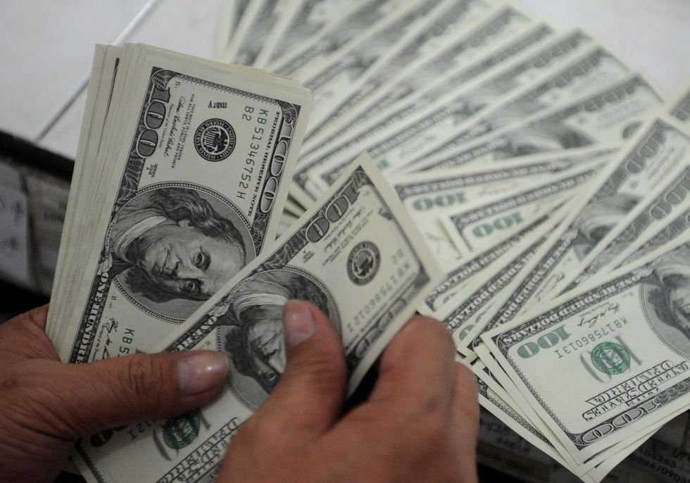 Официальный курс доллара на выходные превысил 68 рублей