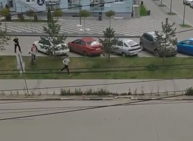 Видео: в Рязани сотрудники «Пятерочки» гонятся за воришкой