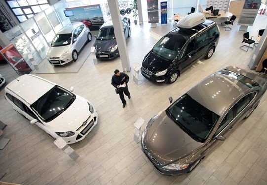Автопроизводители поднимают цены на российском рынке