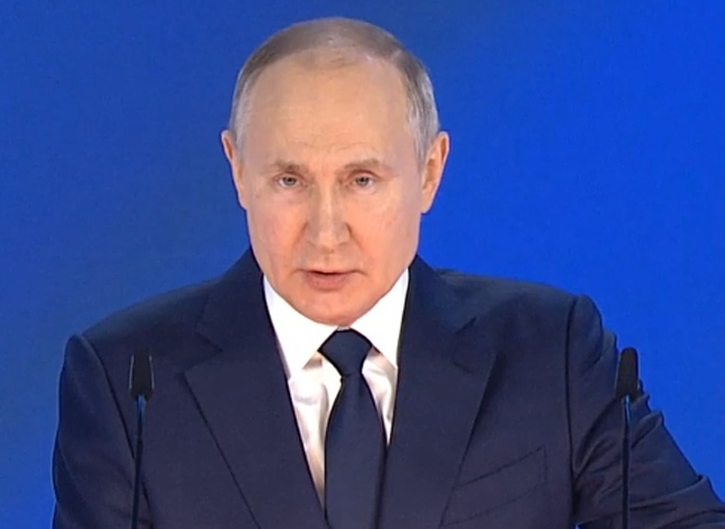 Путин заявил об улучшении ситуации с COVID-19 благодаря длинным выходным