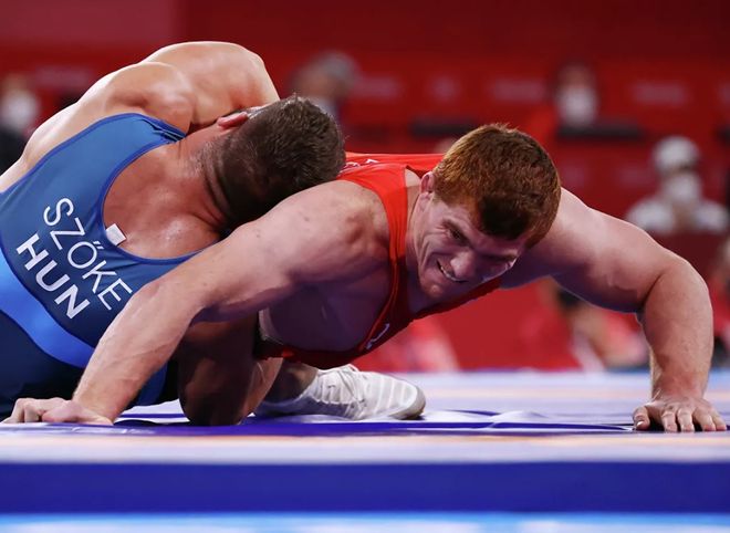 Борец Евлоев принес России 13-е «золото» на Олимпиаде