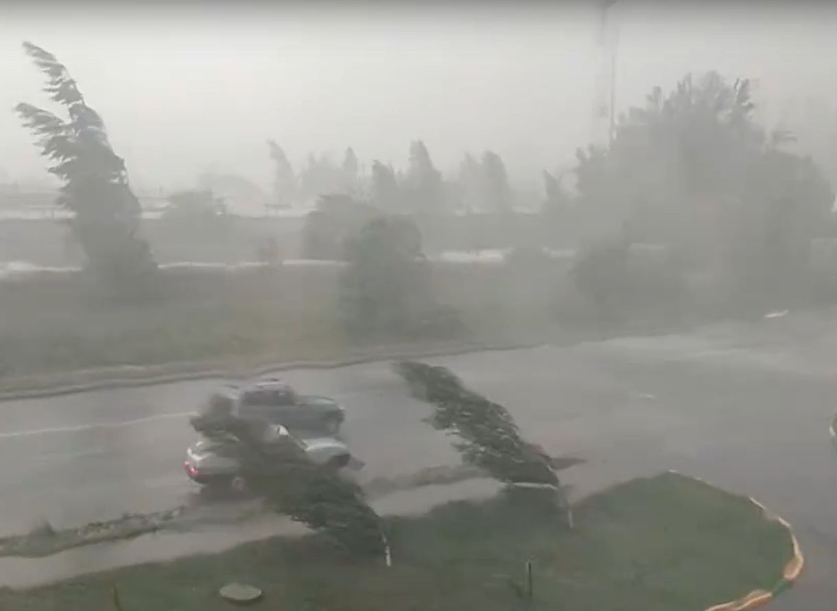 Субботний ураган в Рязани сняли на видео
