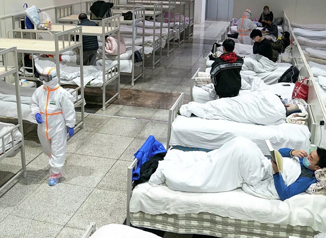 В Китае число жертв коронавируса достигло 908 человек