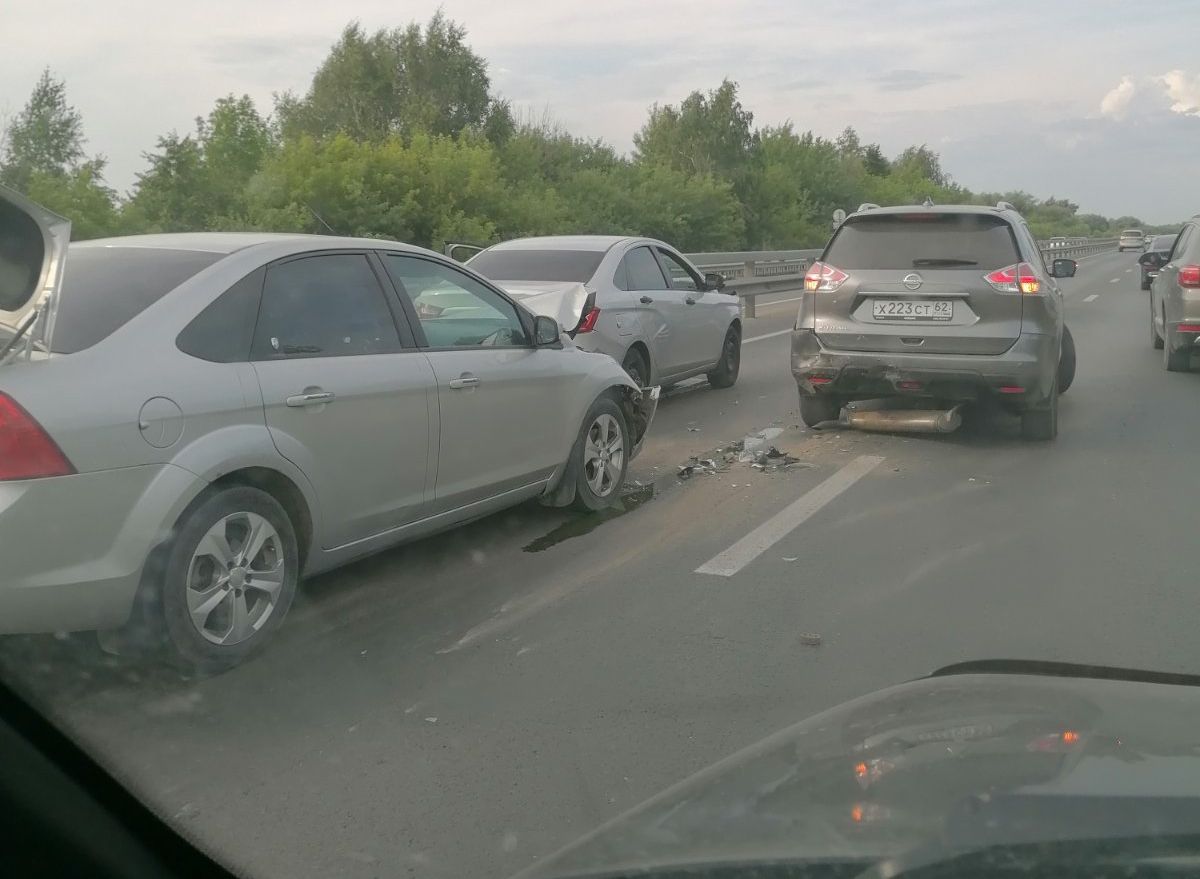 На Солотчинском шоссе столкнулись четыре автомобиля