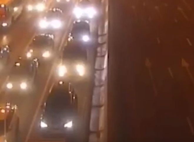 В Москве иномарка сбила четырех человек на пешеходном переходе (видео)