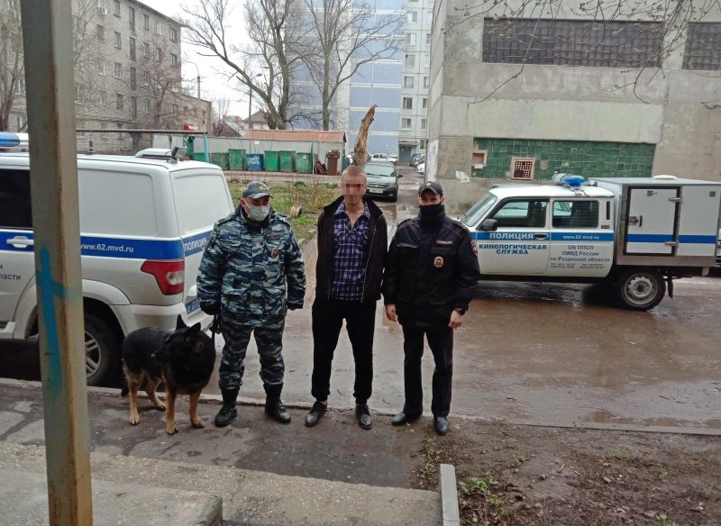 В Рязани полицейские усмирили дебошира, который угрожал зарезать соседа