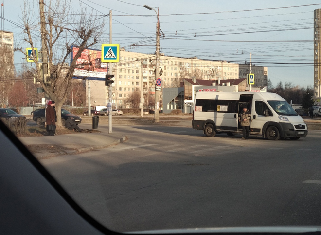 Соцсети: на Московском маршрутка сбила человека