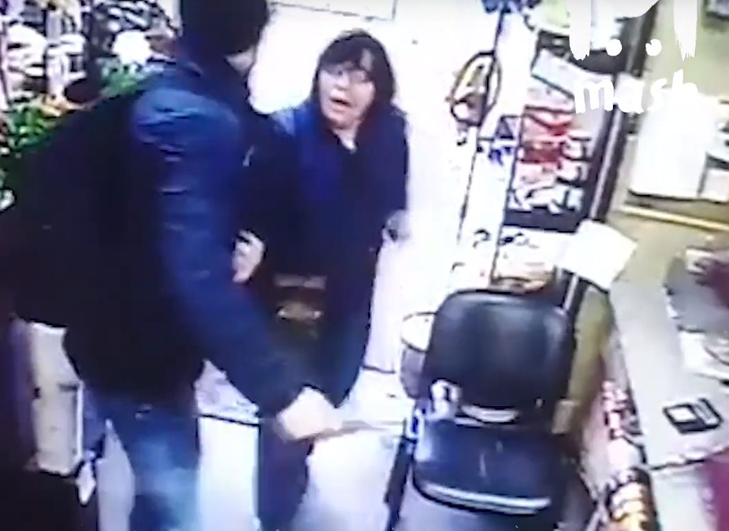 В Москве молодой человек ограбил цветочный магазин, чтобы сесть в тюрьму (видео)