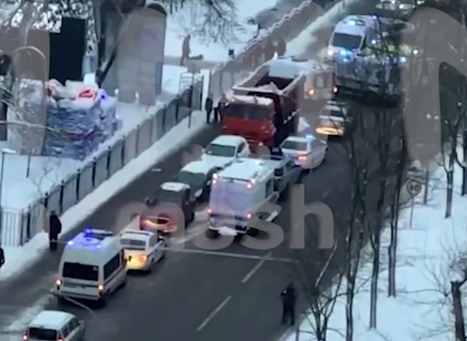 В МФЦ в Москве неизвестный открыл стрельбу, погибли два человека