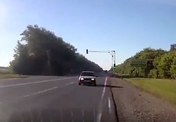 На трассе М5 машина вылетела на встречку (видео)