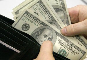 Курс доллара превысил 69 рублей впервые с сентября
