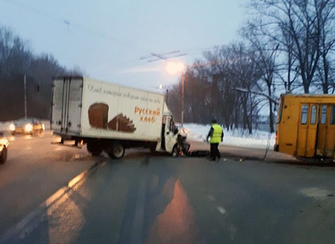Число пострадавших в ДТП с троллейбусом на Московском шоссе увеличилось до трех
