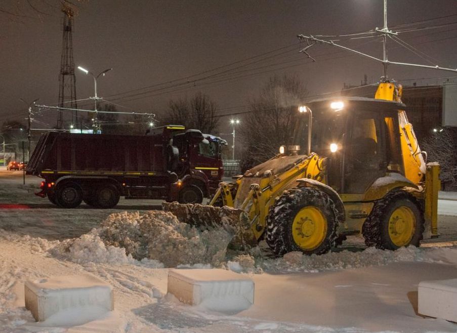 За ночь с рязанских улиц вывезли почти 2 тыс. кубометров снега