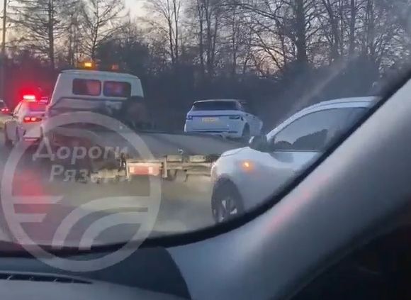На Московском шоссе иномарка вылетела на тротуар