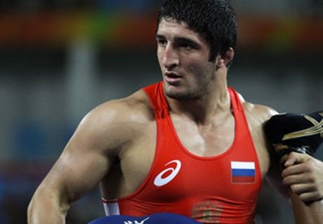 Борец Садулаев принес России 16-ю золотую медаль