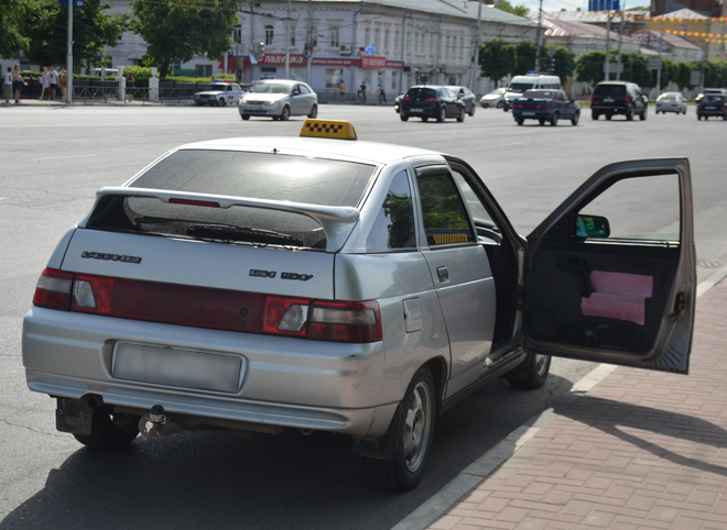 У двоих рязанских таксистов из-за нарушений изъяли автомобили