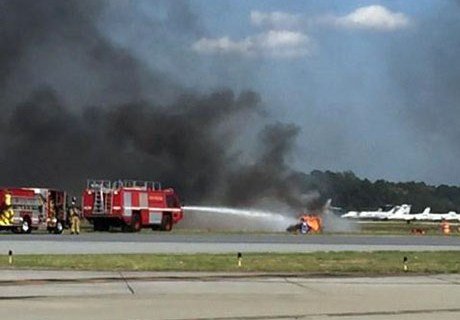 На авиашоу  в США самолет разбился при выполнении «петли» (видео)