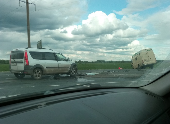 Инкассаторский автомобиль попал в страшную аварию на трассе М5 под Рязанью