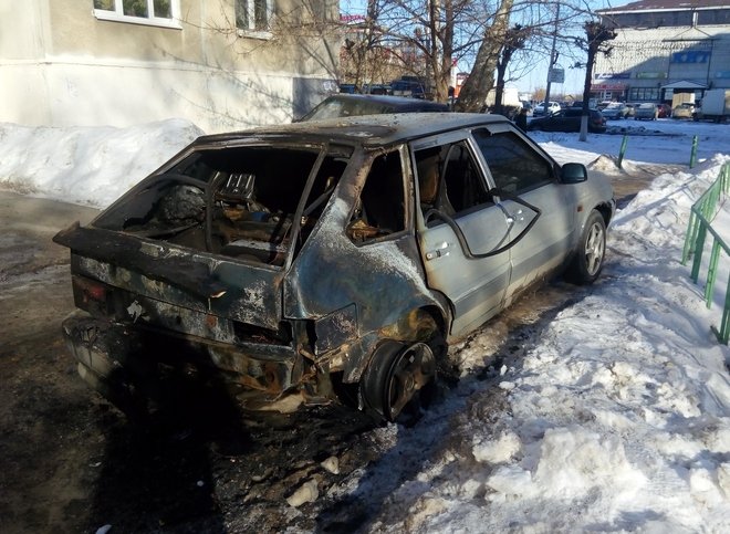 Соцсети: в Канищеве сожгли автомобиль