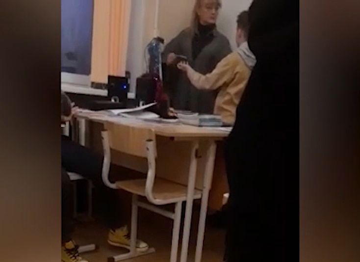 В Свердловской области учительница дала пощечину школьнику и порвала его тетрадь