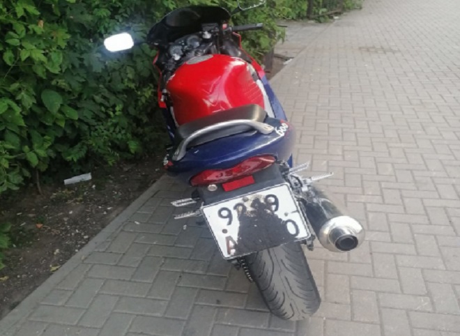 В центре Рязани полицейские остановили мотоциклиста без прав 