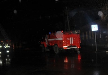 В центре Рязани пожарные тушили загоревшийся Киа Рио