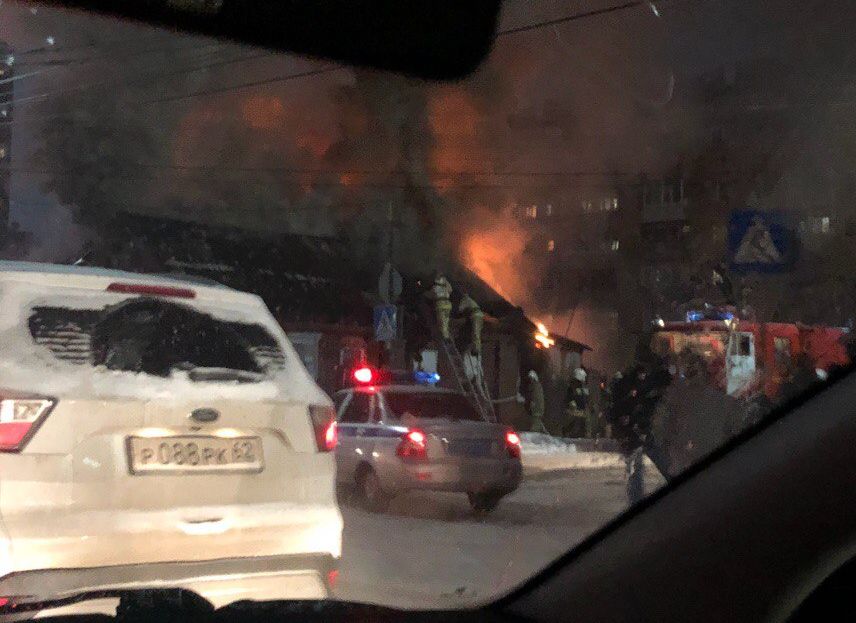 Опубликовано видео пожара на улице Есенина