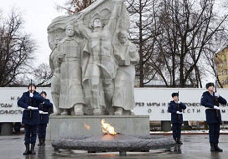 На мемориале Победы в Рязани прошла памятная церемония