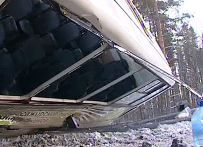 Автобус со школьниками попал в аварию в Якутии