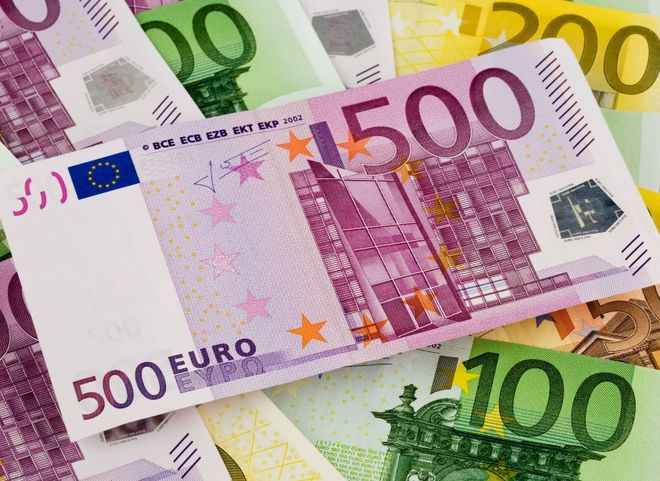 Банк России резко поднял курс евро