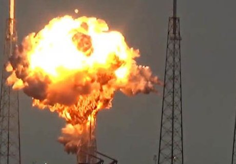 Появилось видео взрыва ракеты Falcon 9 с пусковой площадки