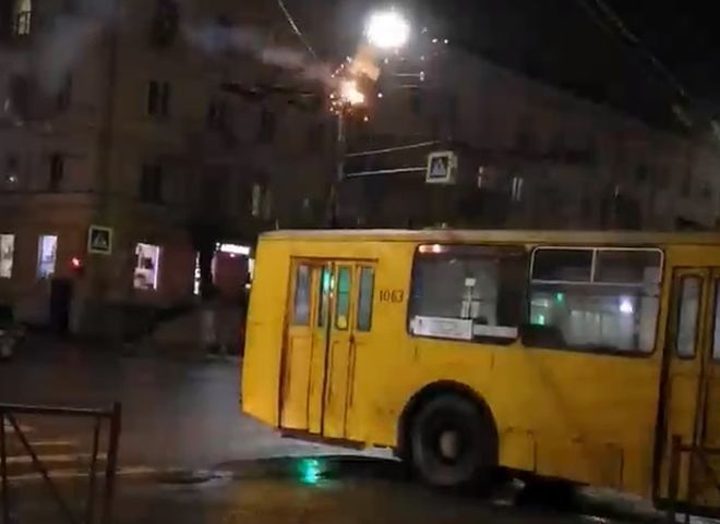 В Рязани засняли «троллейбусный фейерверк»