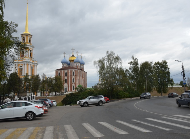 Рязань свежие объявления. Остановка Рязанский Кремль. Первая остановка Рязанский Кремль. Остановка Рязанский Кремль фотографии.