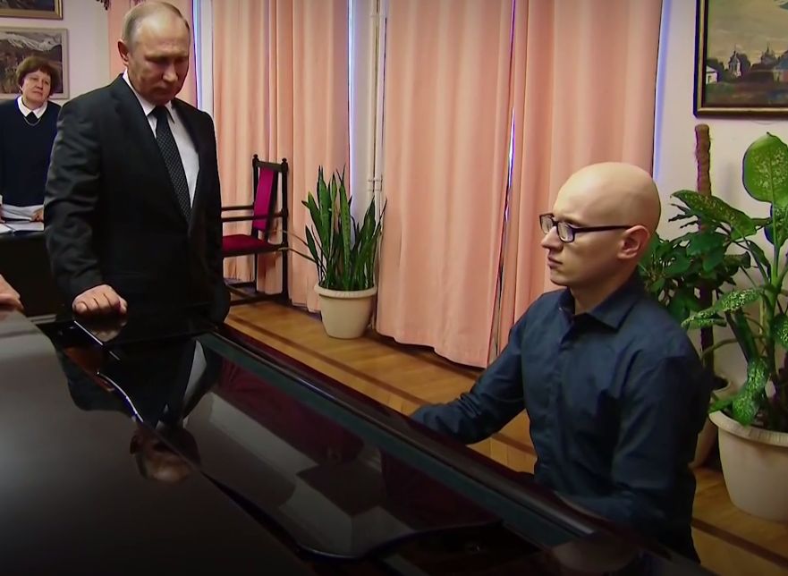 Слепой рязанский пианист сыграл для Владимира Путина (видео)
