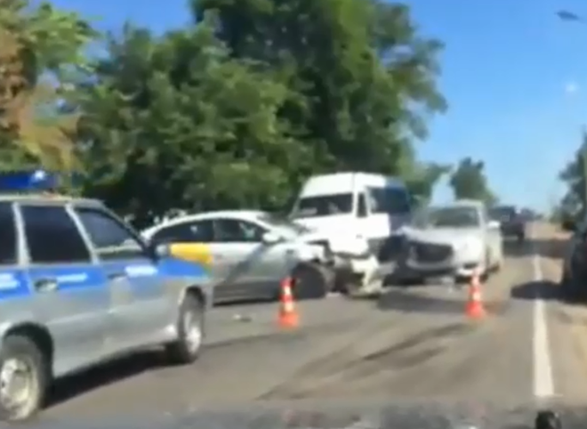 В Рязанском районе столкнулись «Яндекс.Такси» и иномарка (видео)