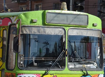 Троллейбус, водитель которого попал в БСМП из-за короткого замыкания, намерены починить